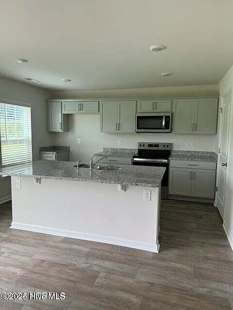 4 bed, 2.5 bath, 2164 sqft, $2,100 — Photo 3