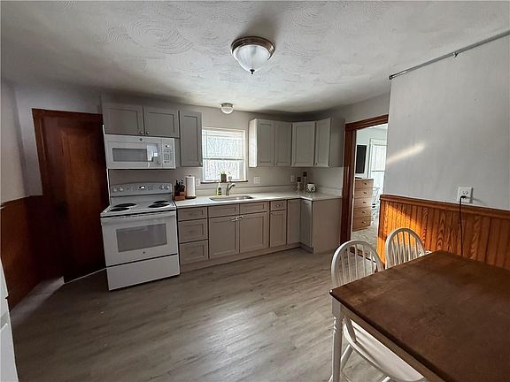 4th image of 274 Waterman Ave #2