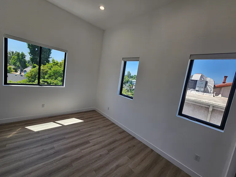 6061 Fulton Ave #8 — Photo 7