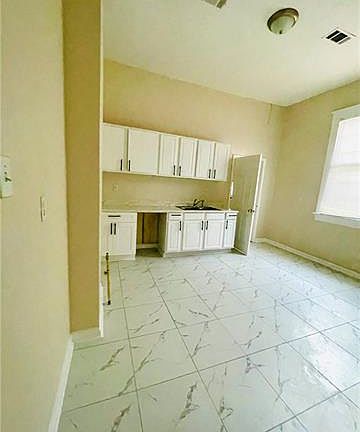 4th image of 3016 Baudin St