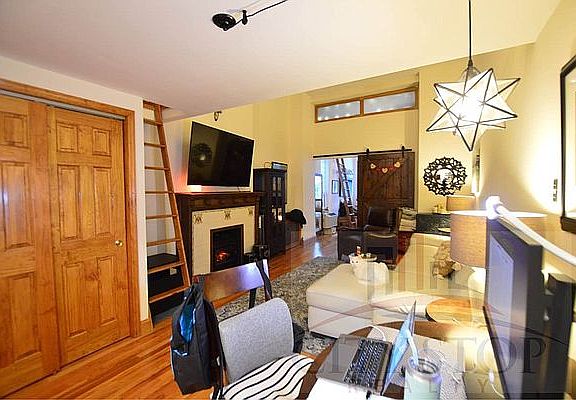 3rd image of 42 W 69th St APT 1B