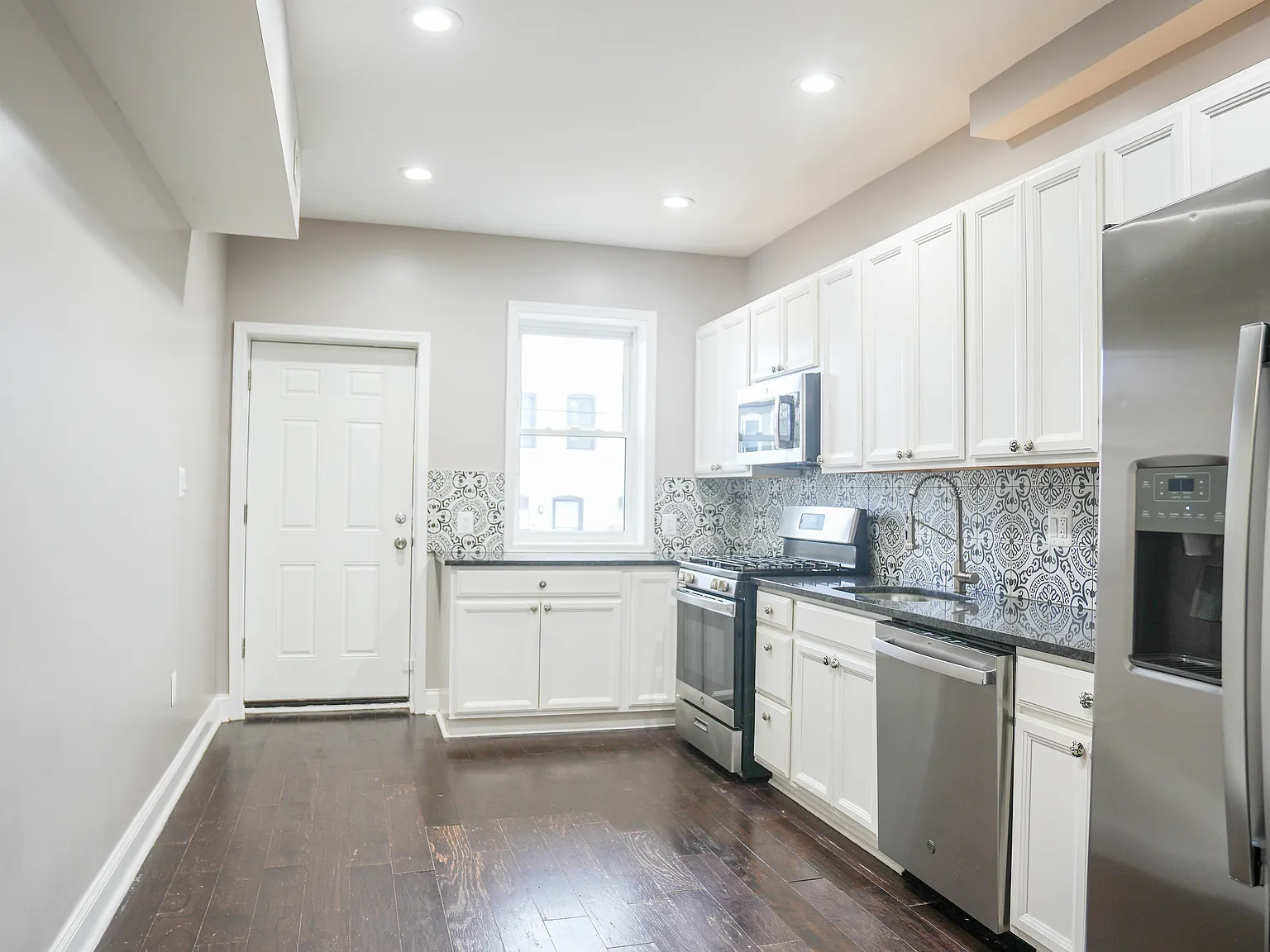 4 bed, 3.5 bath, 1300 sqft, $2,600 — Photo 4
