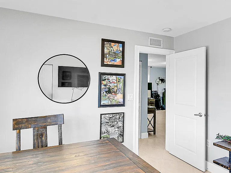 410 SW 15th St #206 — Photo 18