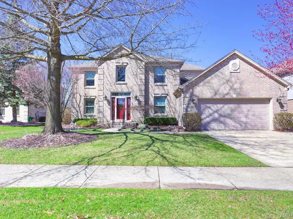 48089 Sonny Dr, Macomb, MI 48044