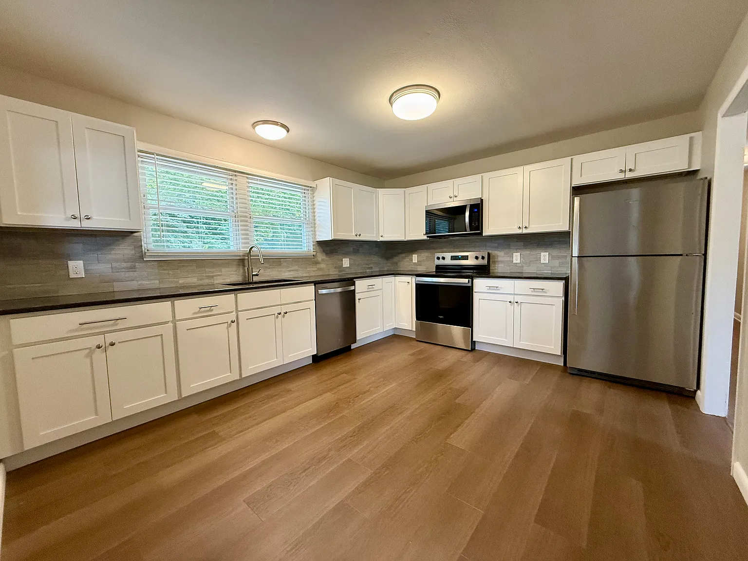 3 bed, 1104 sqft, $3,250 — Photo 3