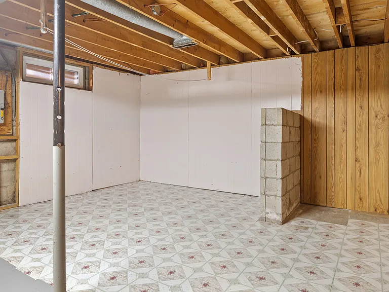 1263 Cobden Rd #1 — Photo 23