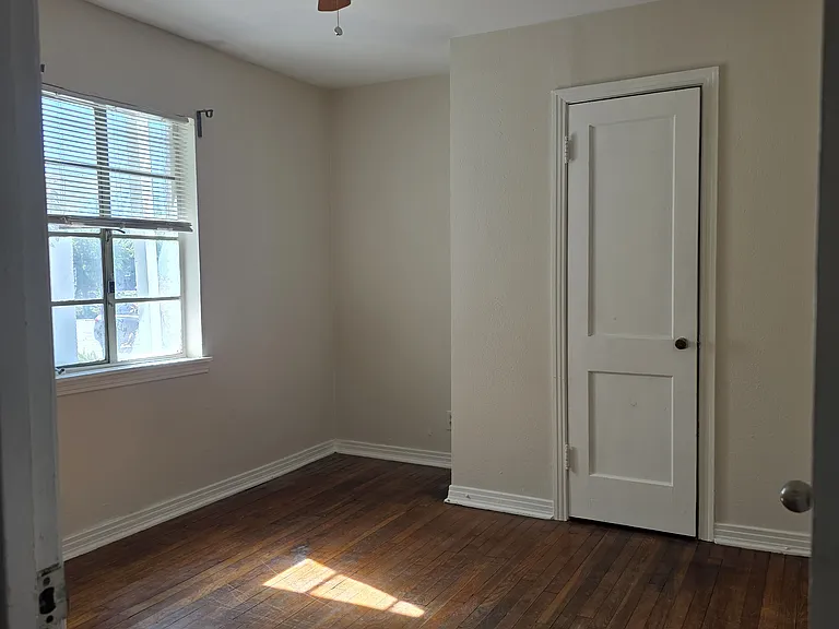 3817 S Shepherd Dr #2 — Photo 3