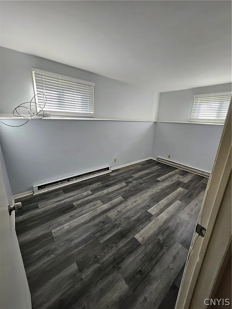 2 bed, 1.0 bath, 900 sqft, $1,250 — Photo 4