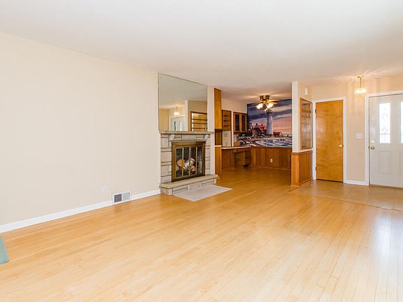 4th image of 1805 Golfview Ave
