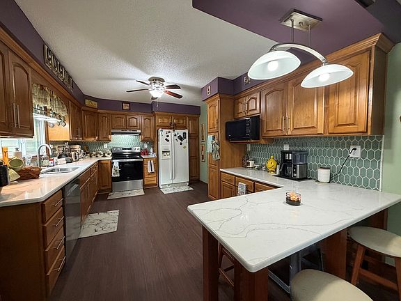 5th image of 901 Cherry Ln