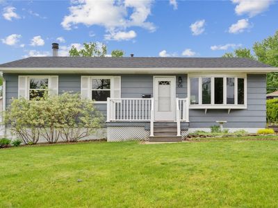 106 E Clark St, Hiawatha, IA, 52233