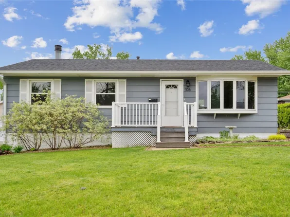 106 E Clark St, Hiawatha, IA 52233