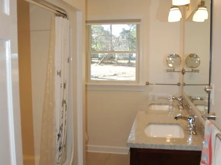 104 Dorchester Ln — Photo 10