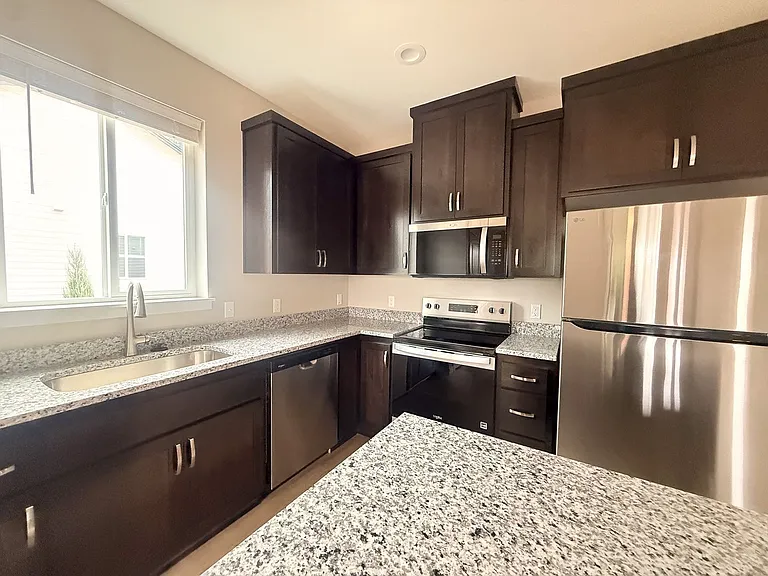 5534-5564 Skyline Rd S — Photo 152