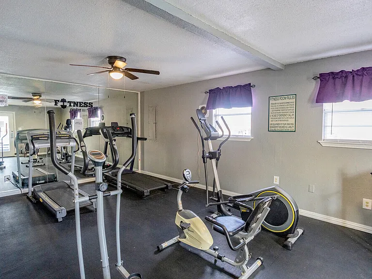 Avendale Pointe Apartments — Photo 11