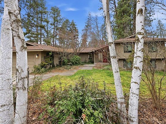 3rd image of 1829 E Pinecrest Rd