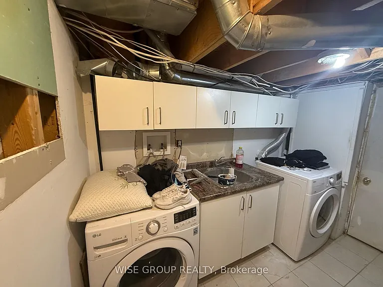 55 Purdy Cres #BASEMENT — Photo 8