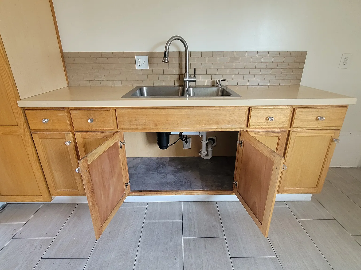 2 bed, 850 sqft, $2,275 — Photo 3