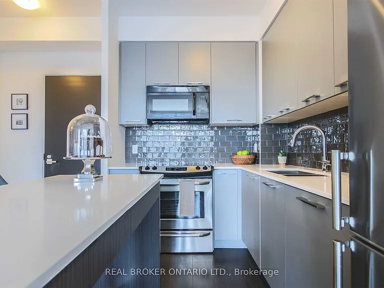 9471 Yonge St #623 — Photo 6