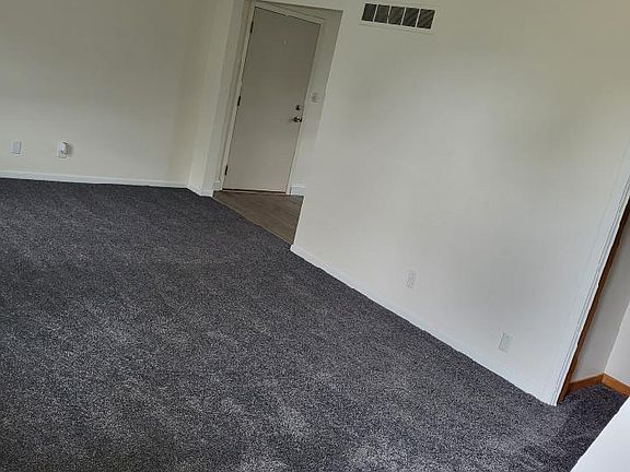 4th image of 9112 Skypark Dr