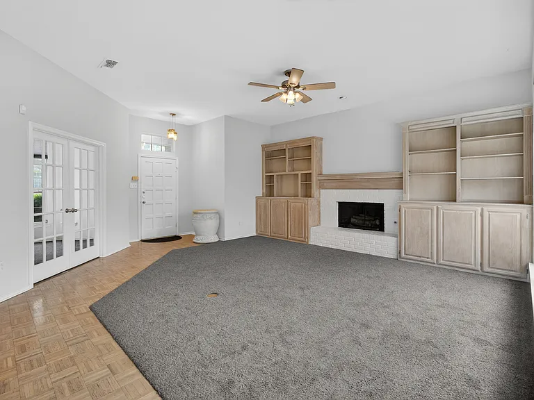 1009 McCoy Dr — Photo 5