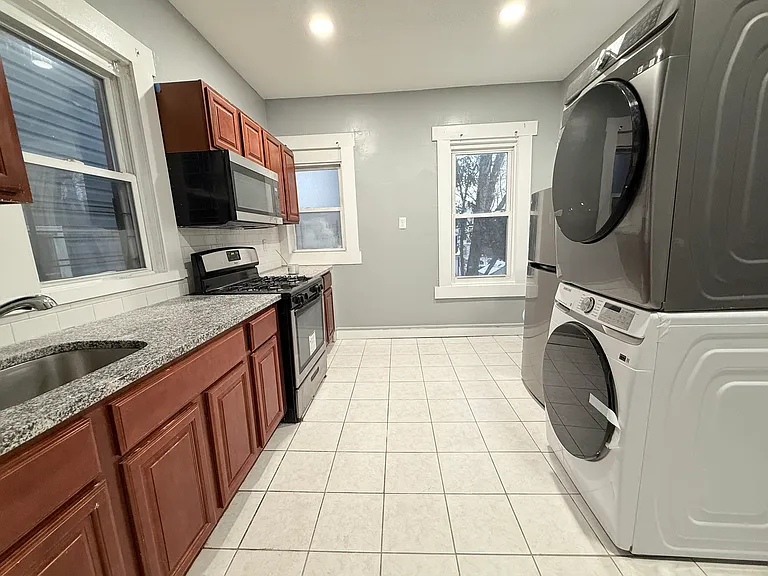 44 N 16th St #2 — Photo 4