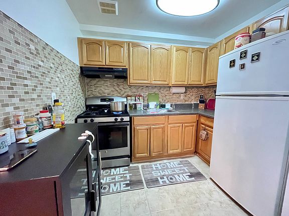4th image of 2539A Grand Ave APT 3
