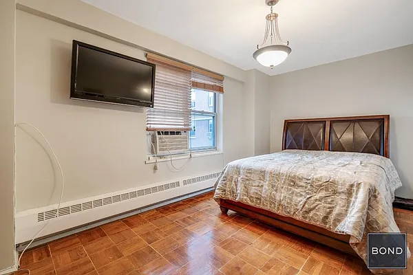 Sold by Bond New York | media 13