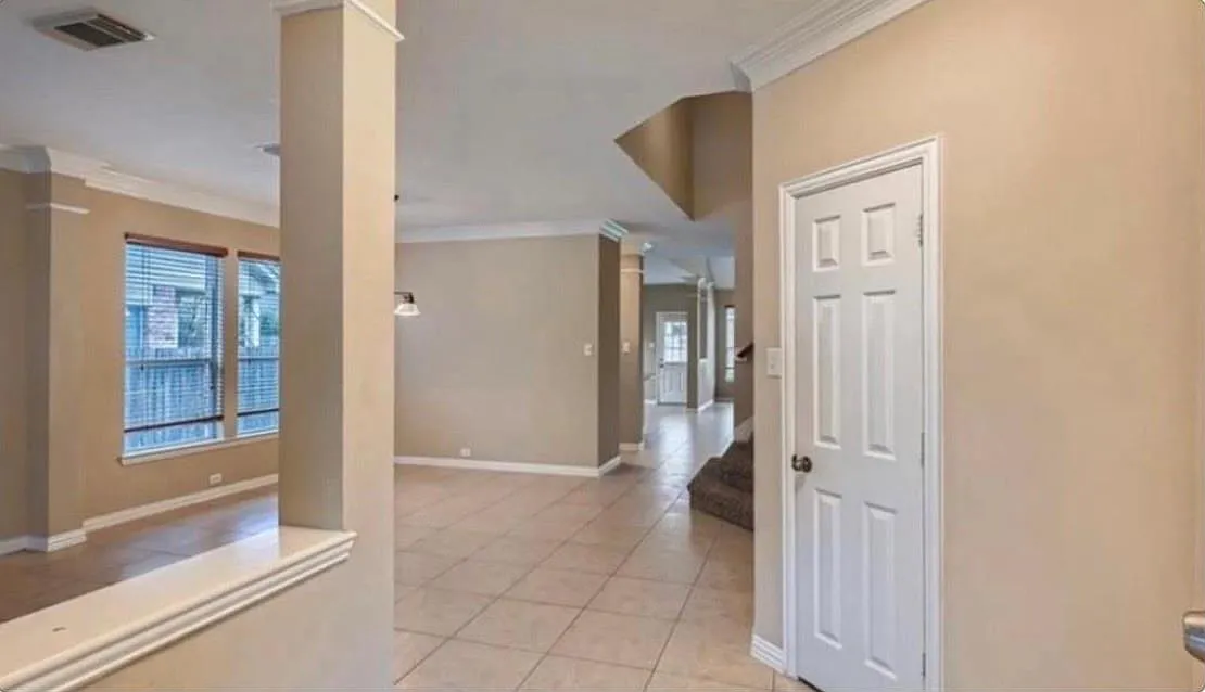 4 bed, 2.5 bath, 2726 sqft, $2,750 — Photo 2