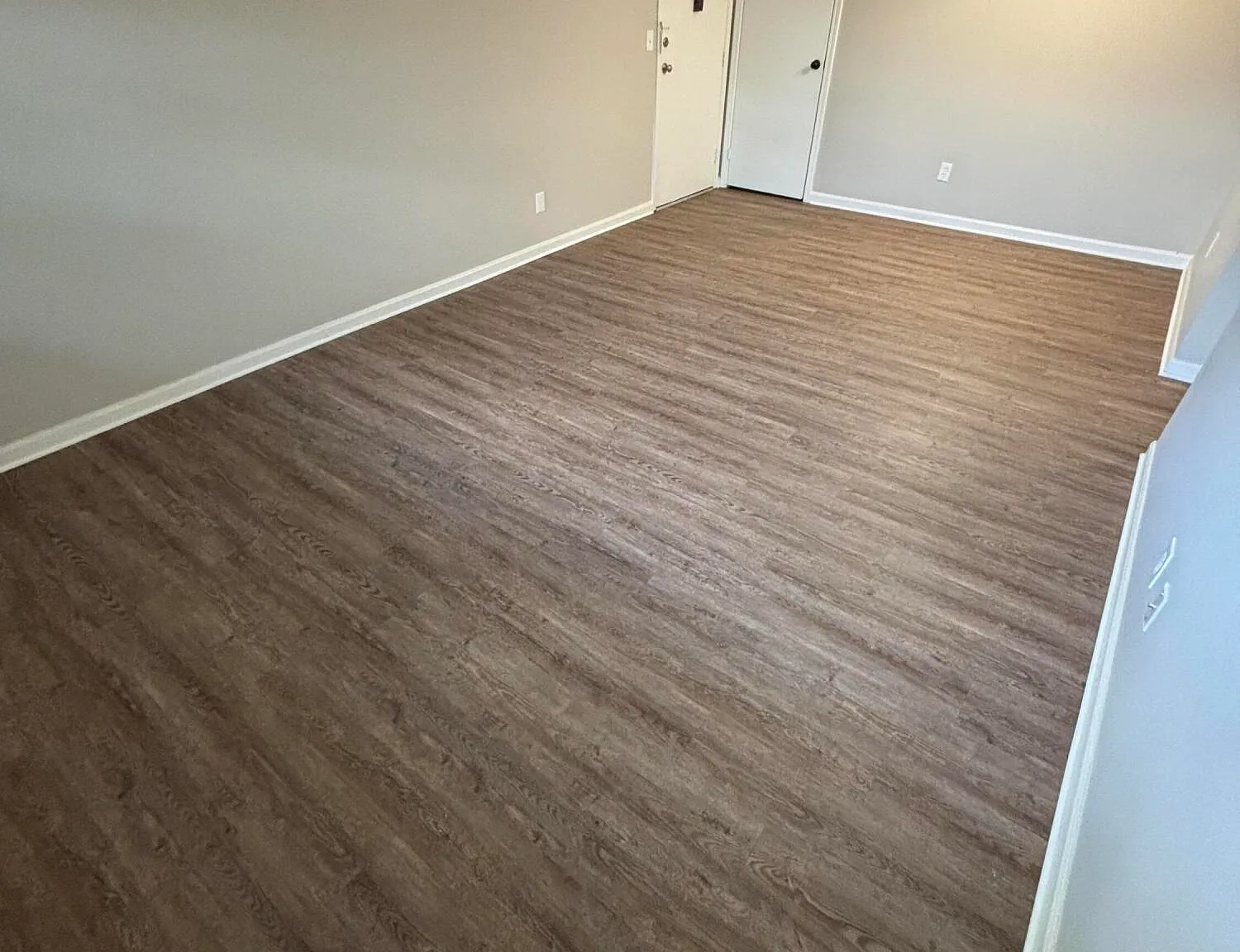 1 bed, 1.0 bath, 650 sqft, $825 — Photo 2