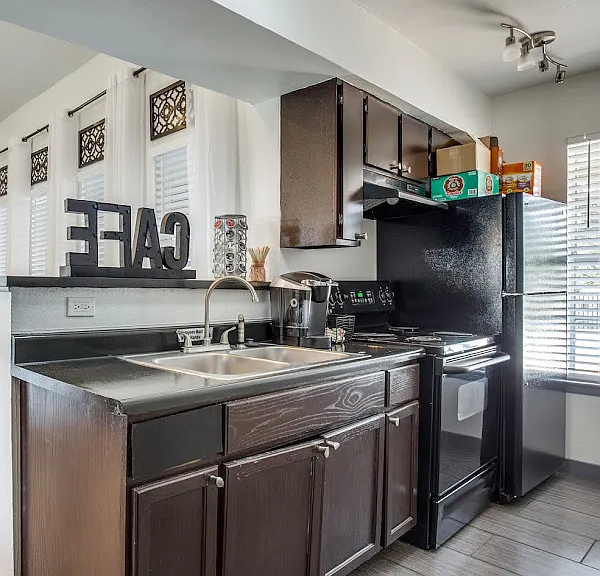 601 Bellaire Dr — Photo 8