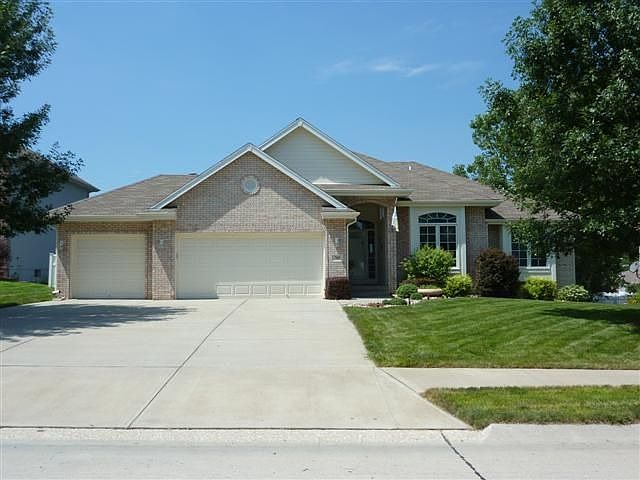 1st image of 708 Eagle Crest Cir