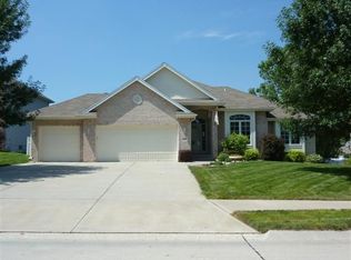 708 Eagle Crest Cir, Papillion, NE 68133