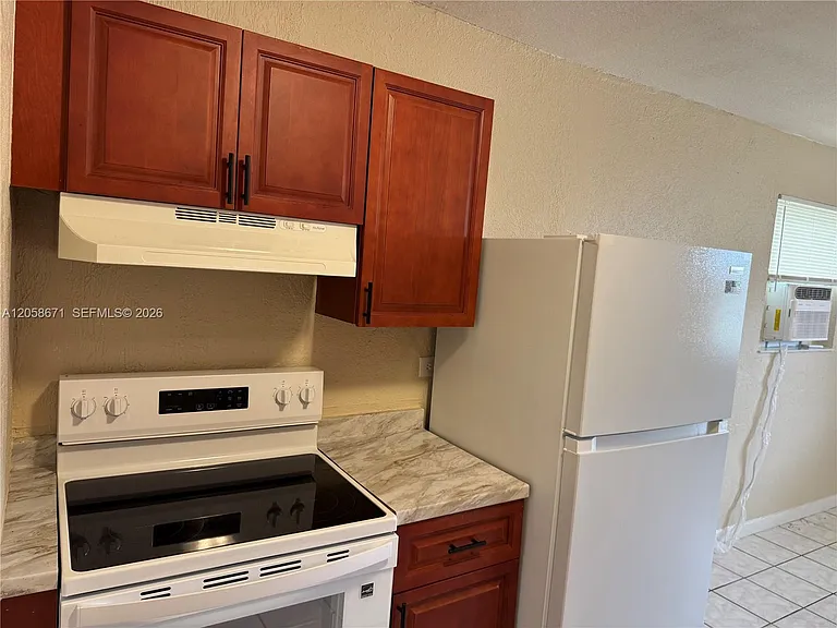 2352 NW 13th Ct — Photo 4