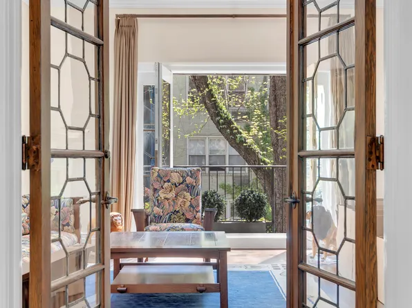 330 East 51st Street image 12 of 25