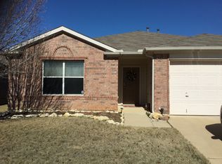 1813 Two Hawks Dr, Fort Worth, TX 76131