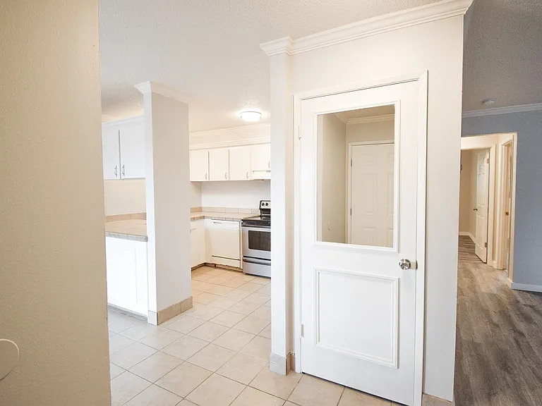Vista Hills Apartments — Photo 10