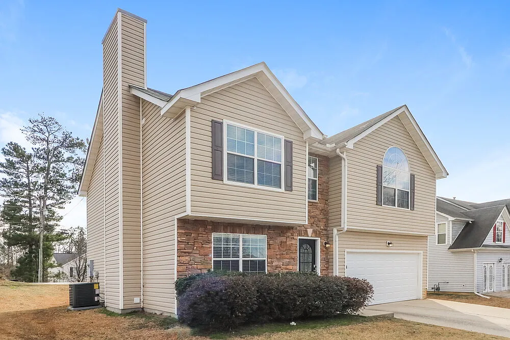 4 bed, 3.0 bath, 2077 sqft, $2,220 — Photo 4