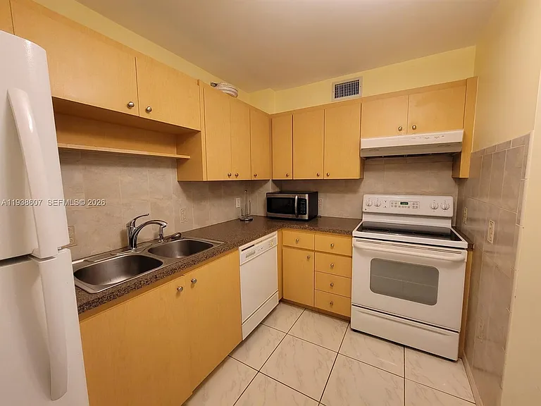 401 Golden Isles Dr #1114 — Photo 23