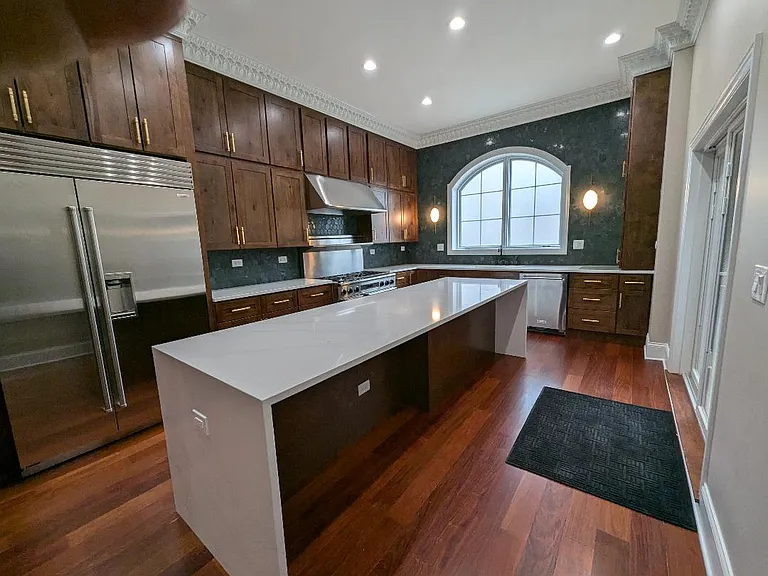 2150 W Monroe St — Photo 33