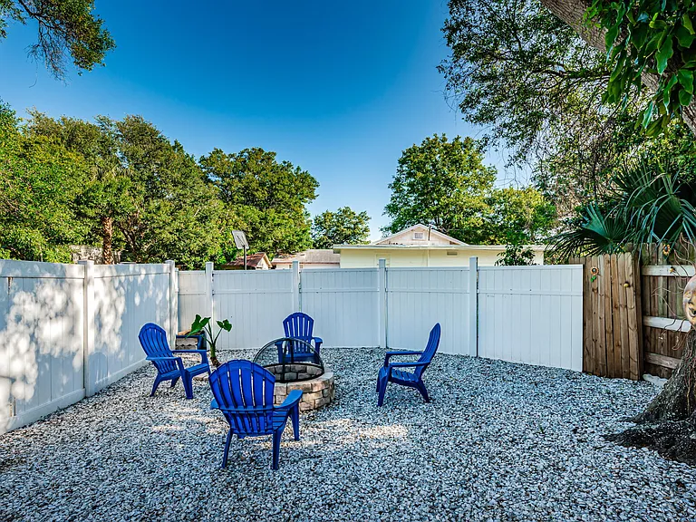 918 Hawkins St — Photo 35