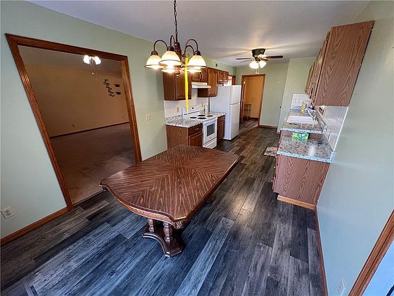 5th image of 9 SE Hilltop Terrace Rd