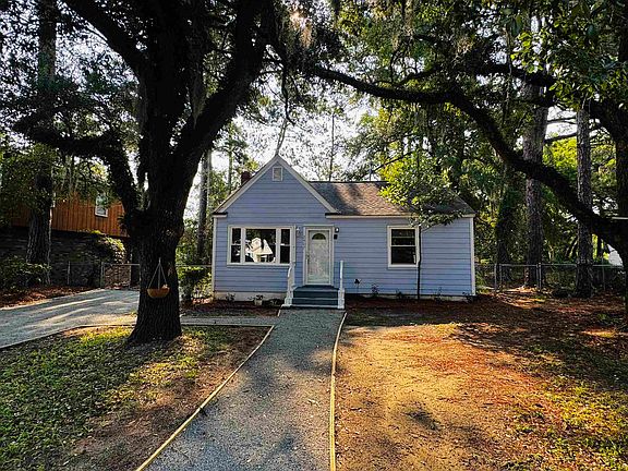 3rd image of 2407 South Island Rd.