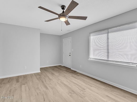 4th image of 420 Myrtlewood Cir