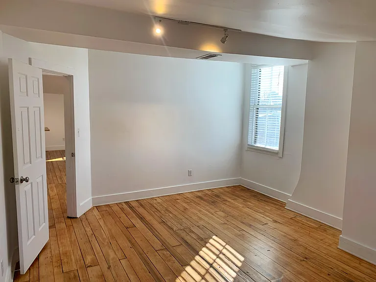 848 York St #5 — Photo 10