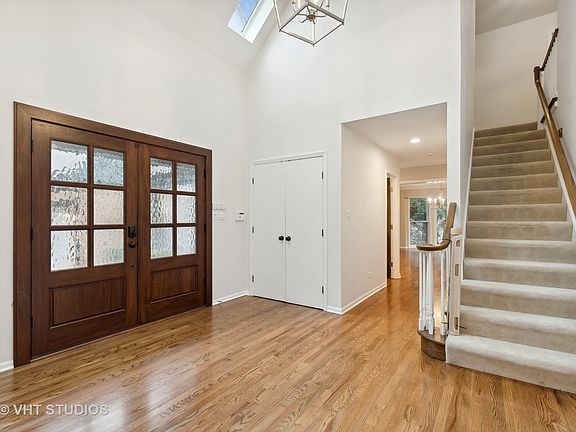 3rd image of 240 Buckminster Ct