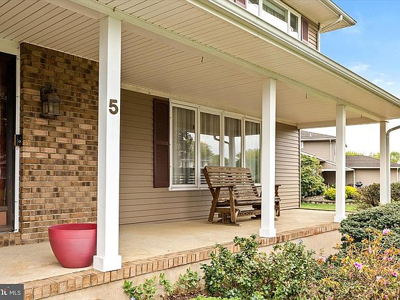 3rd image of 5 Ray Dwier Dr