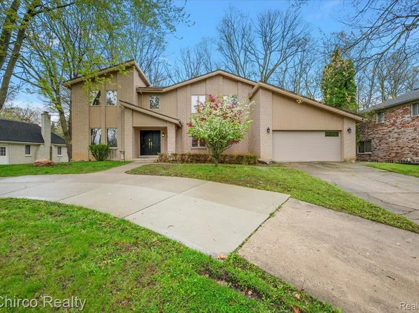 6019 Glen Eagles Dr, West Bloomfield, MI 48323