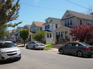 Bedford Ave, New Hyde Park, NY 11040