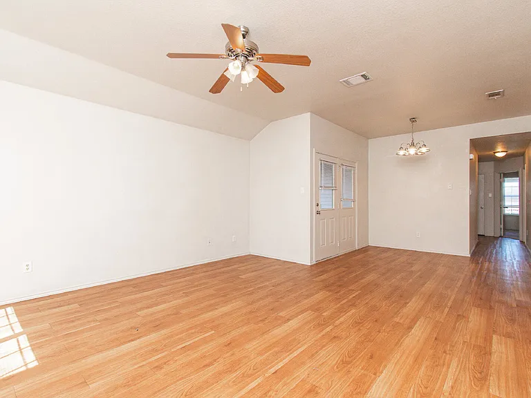 6509 Temora Loop #A — Photo 2